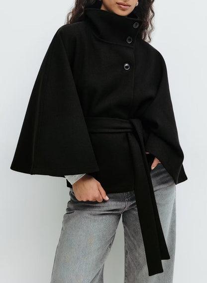 Manteau court à col montant avec ceinture